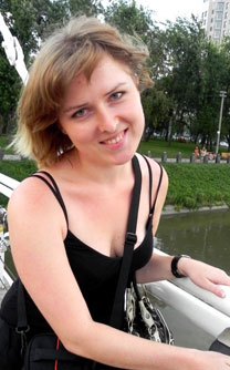 youngrussiawomen.com - girl looking