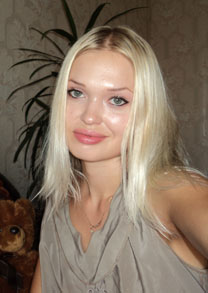 youngrussiawomen.com - woman looking